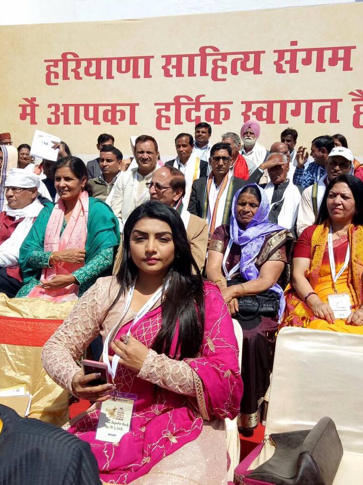 Rupinder Handa received LOK GAYIKA PURUSAKAR award from CM Haryana