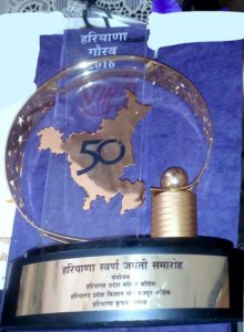 Rickshaw-Puller cum Entrepreneur Dharambir Kamboj received Haryana Gaurav Award 2016.